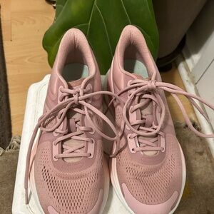 Lululemon Blissfeel runners in pale pink